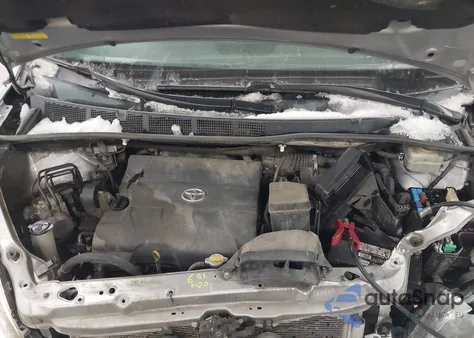 2015 Toyota Sienna Xle 8 Passenger z USA, uszkodzony, nr VIN 5TDYK3DC2FS558117